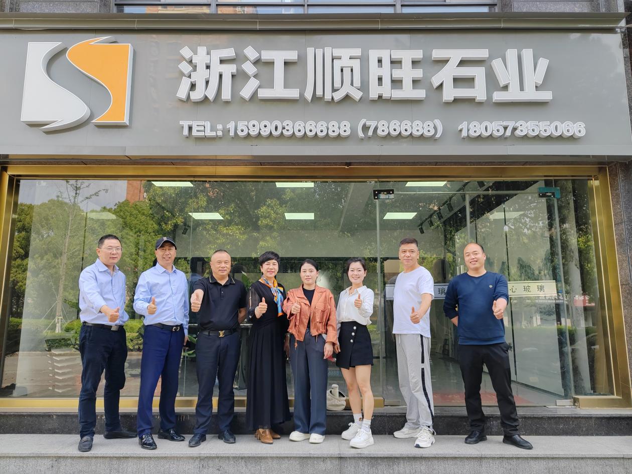 走访促发展 嘉兴市重庆商会走访平湖片区会员企业