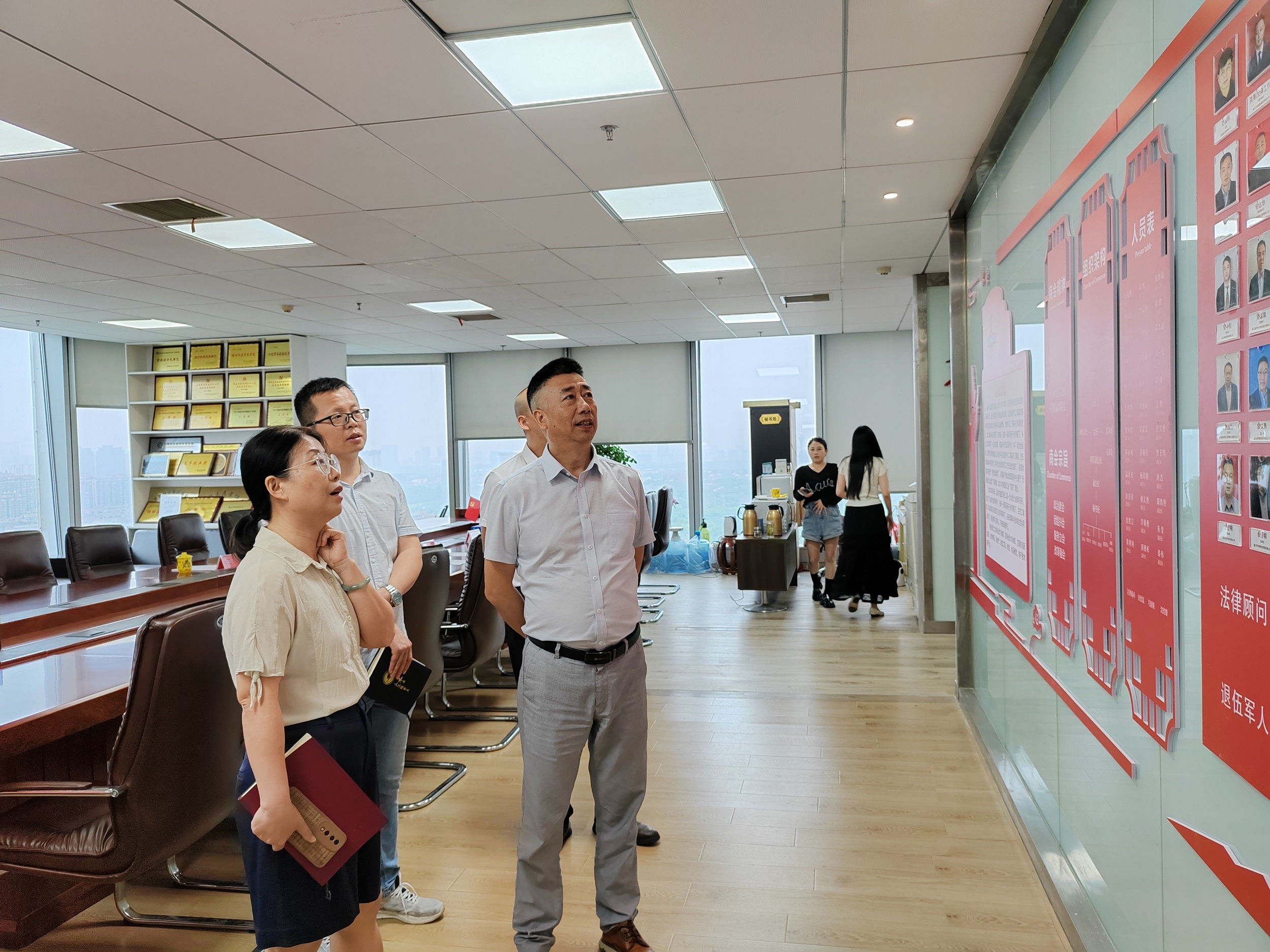 嘉兴市工商联秘书长王静一行走访我会